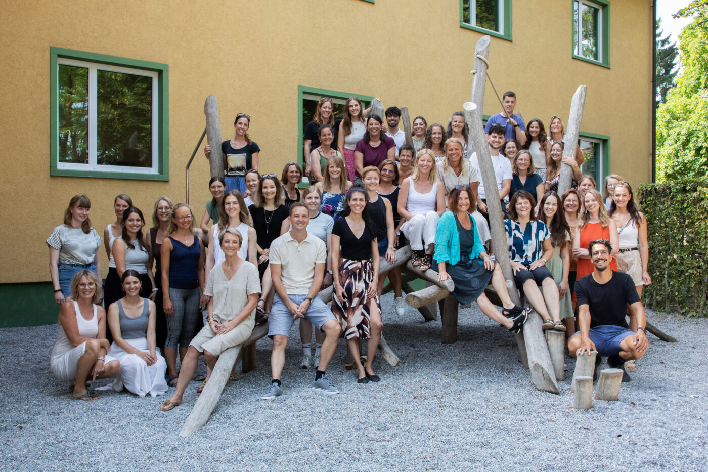 Alle Lehrpersonen auf dem Klettergerüst
